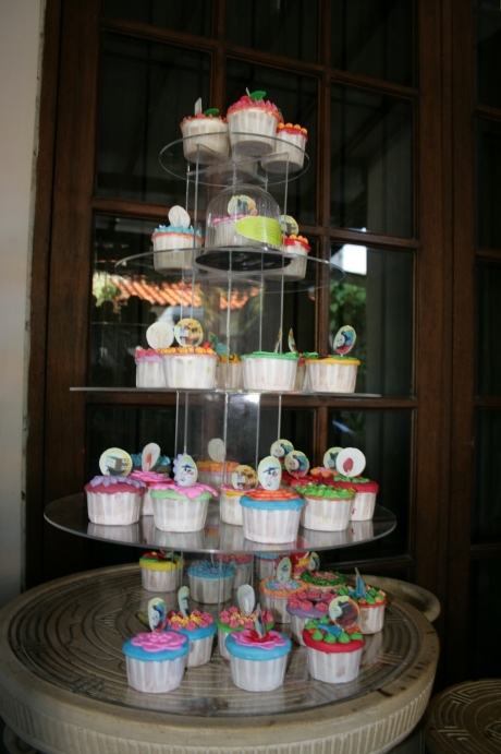cup cake Thomas & Friends in tiers 